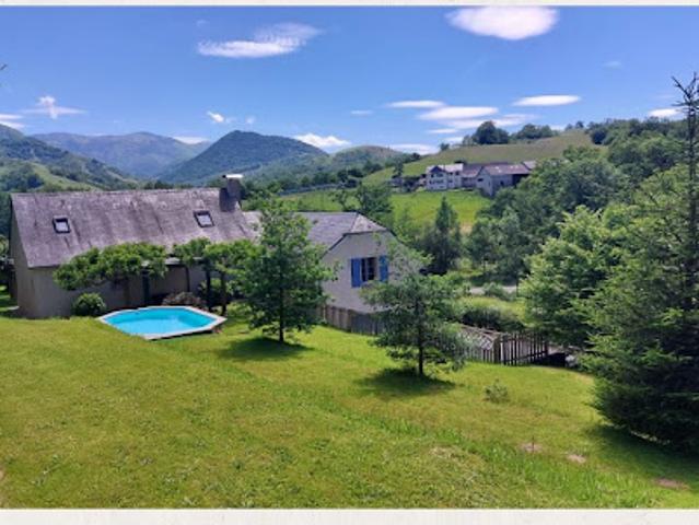 Maison avec piscine et jardin