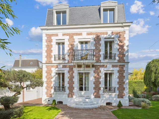 Maison avec piscine et jardin