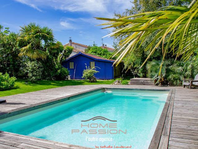 Maison avec piscine et jardin