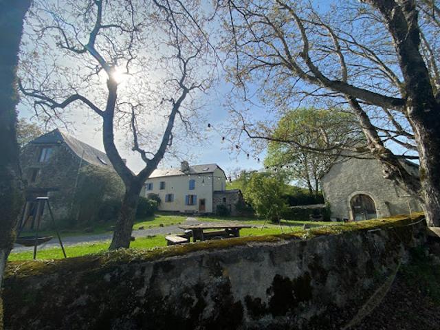 Maison avec piscine et jardin