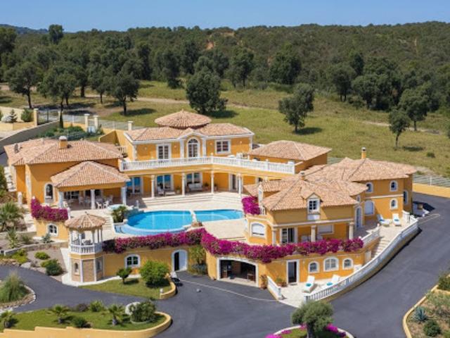 Maison avec piscine et jardin