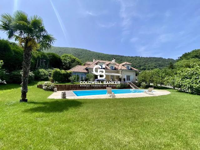 Maison avec piscine et jardin