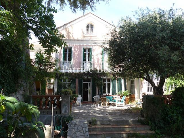 Maison avec piscine et jardin