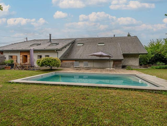 Maison avec piscine et jardin