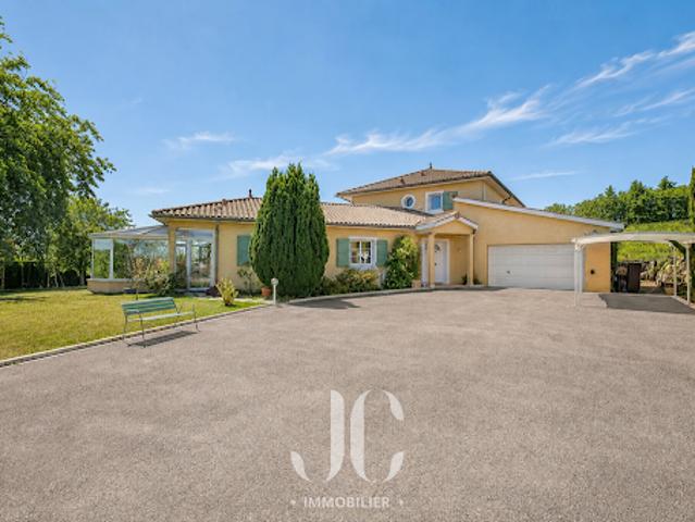 Maison avec piscine et jardin