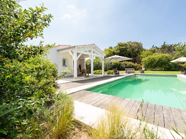 Maison avec piscine et terrasse