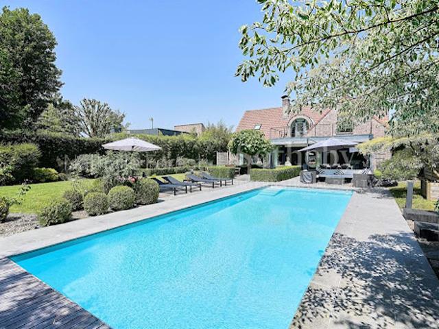 Maison avec piscine et jardin