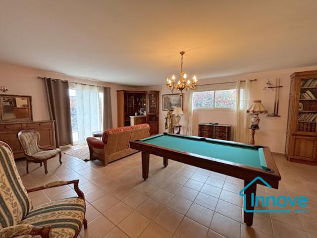 Maison avec piscine et jardin