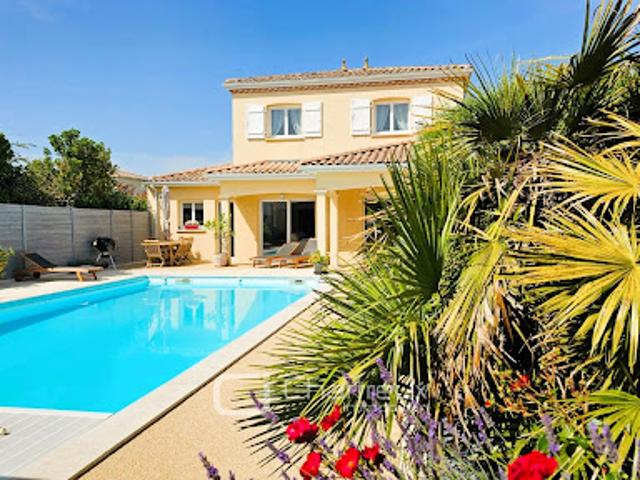 Maison avec piscine et jardin