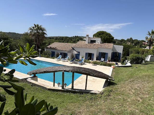 Maison avec piscine et jardin