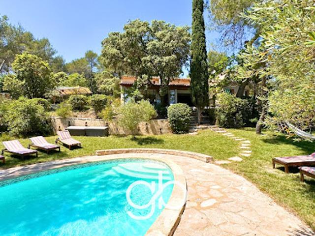 Maison avec piscine et jardin