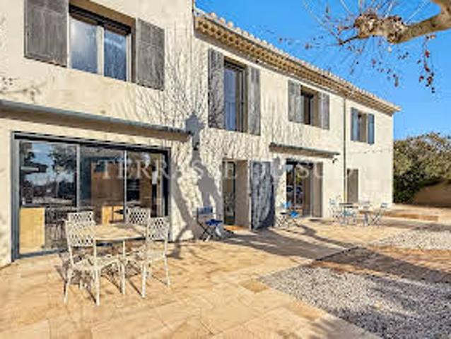 Maison avec Piscine et Jardin