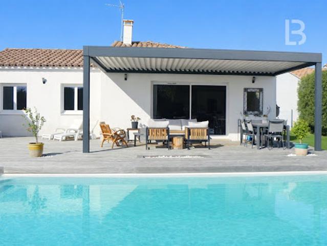 Maison avec piscine et jardin