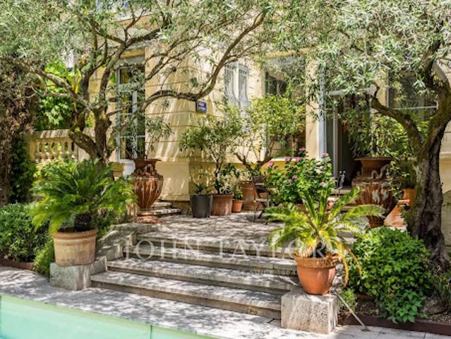 Maison avec piscine et jardin