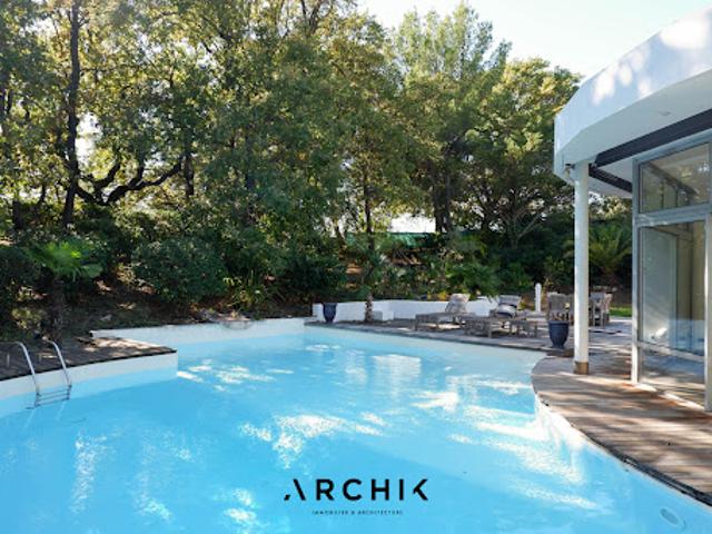 Maison avec piscine et jardin