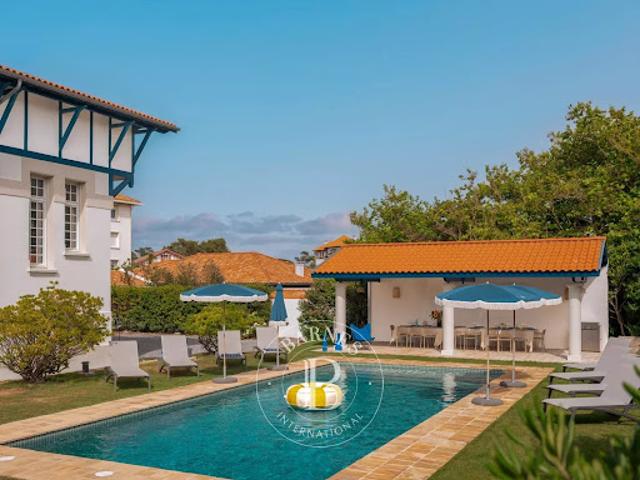 Maison avec piscine et jardin