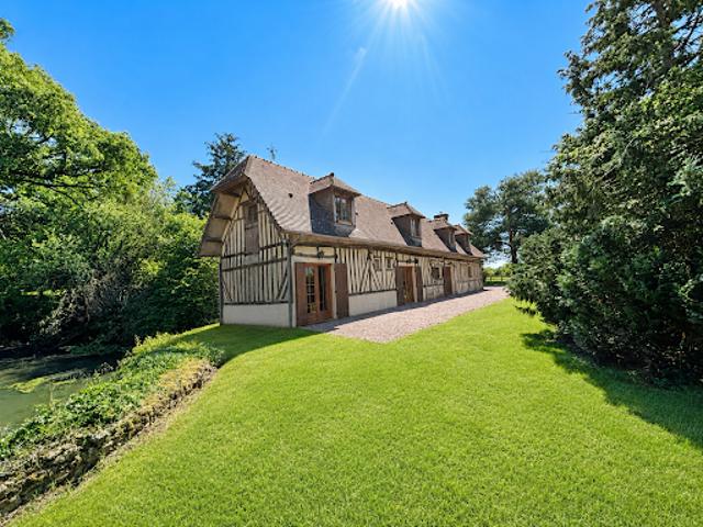 Maison avec piscine et jardin