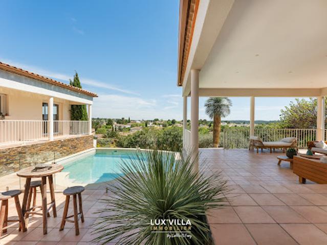 Villa avec piscine et jardin