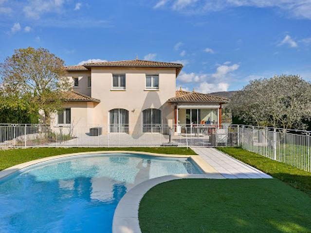 Maison avec piscine et jardin