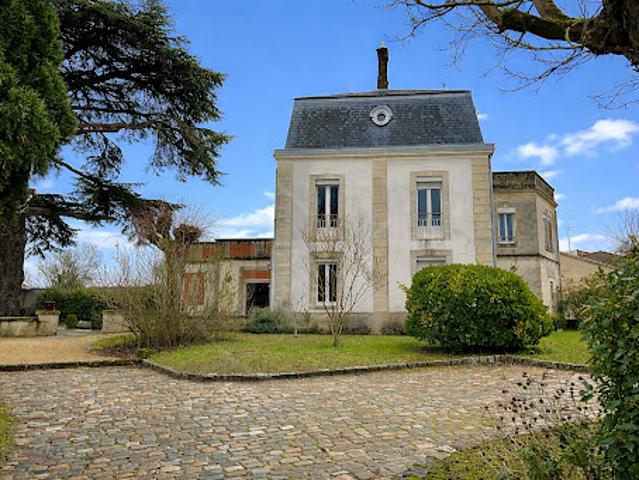 Maison avec piscine et jardin