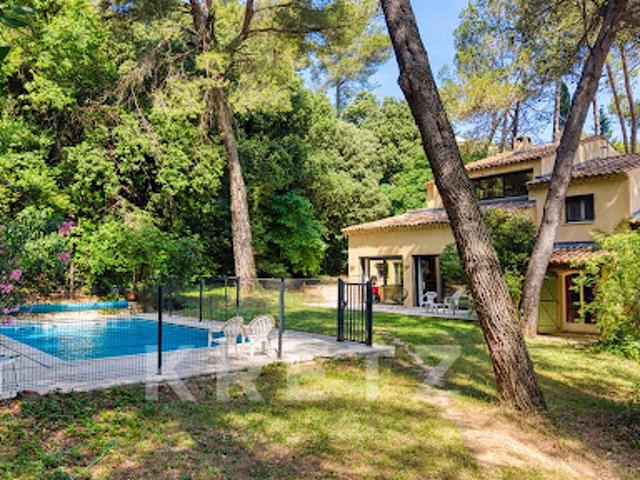 Maison avec piscine et jardin