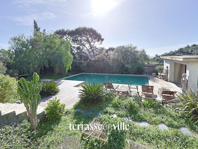 Maison avec piscine et jardin