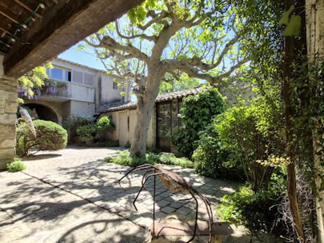 Maison avec piscine et jardin