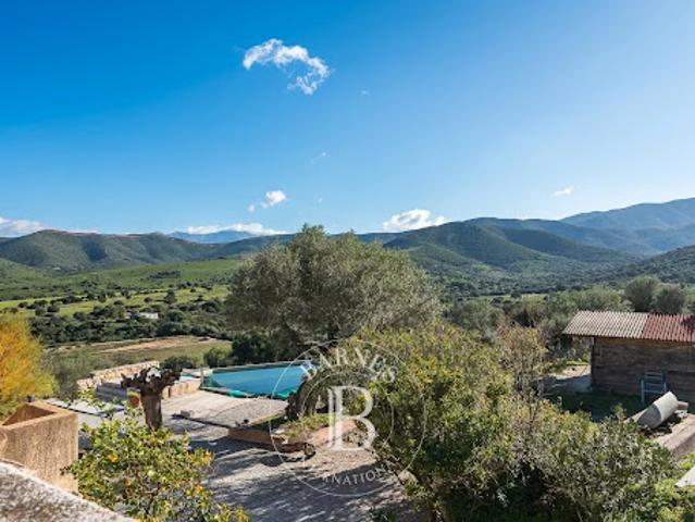 Maison avec piscine et jardin