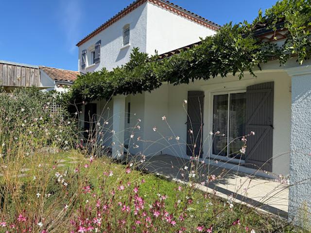 Maison avec piscine et jardin