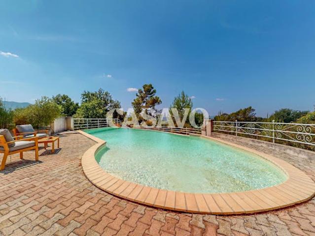 Maison avec piscine et jardin