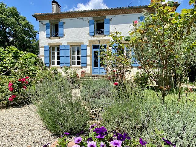 Maison avec piscine et jardin