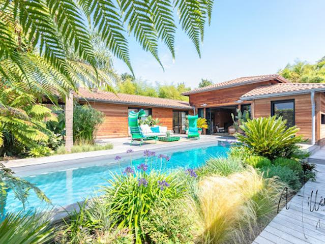 Maison avec piscine et jardin