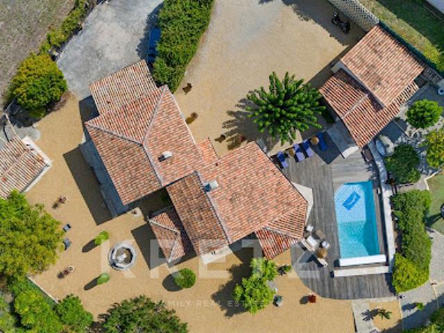 Maison avec piscine et jardin