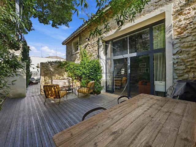 Maison avec piscine et jardin