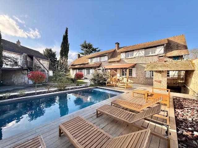 Maison avec piscine et jardin