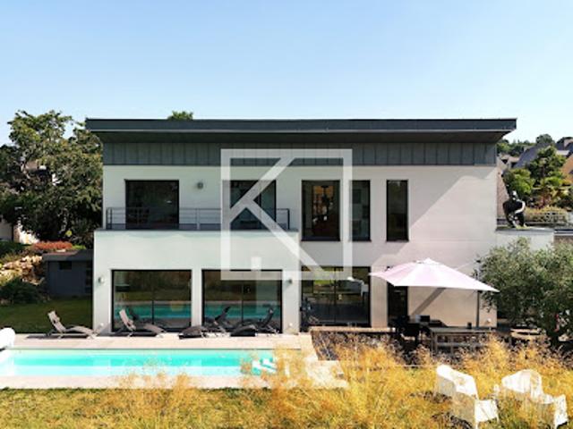 Maison avec piscine et jardin