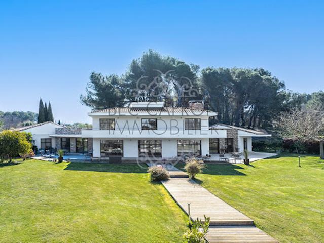 Maison avec piscine et jardin