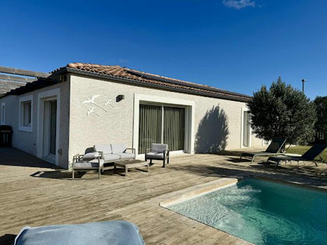 Maison avec piscine et jardin