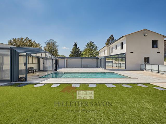 Maison avec piscine et jardin