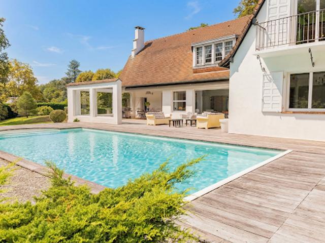 Maison avec piscine et jardin