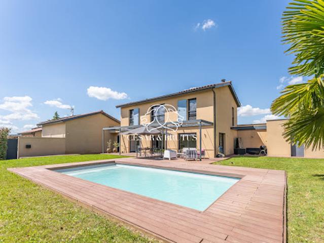 Maison avec piscine et jardin