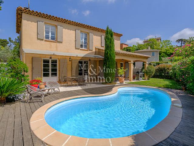 Maison avec piscine et jardin