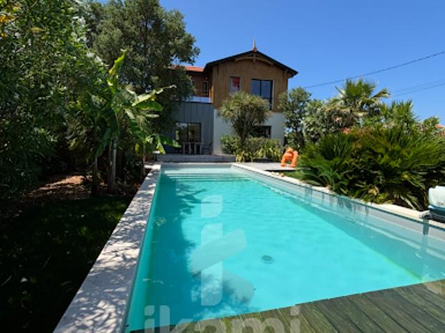 Maison avec piscine et terrasse