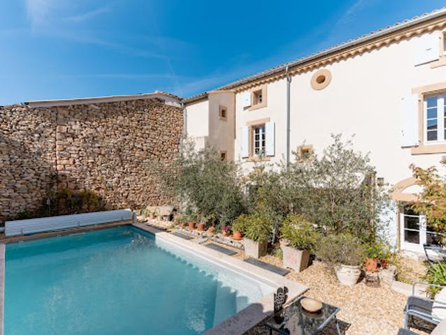 Maison avec piscine et jardin