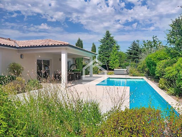 Maison avec piscine et jardin