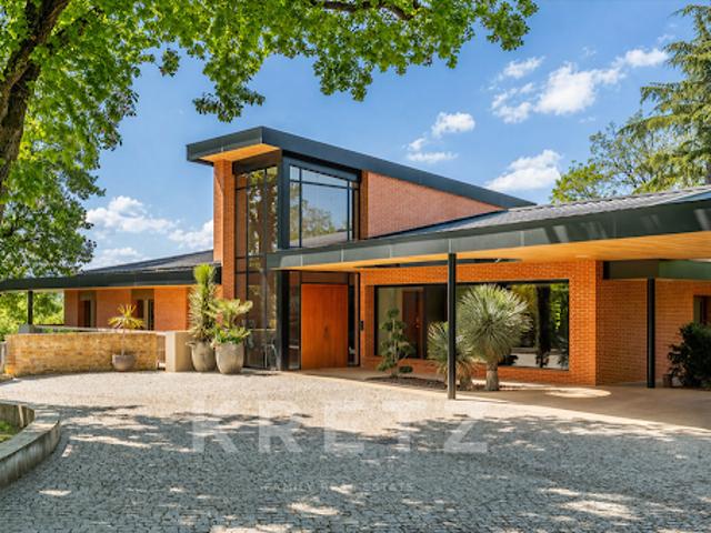 Maison avec piscine et jardin