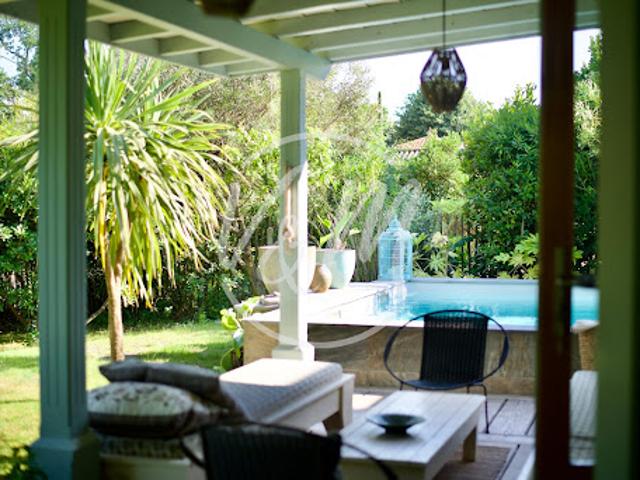 Maison avec piscine et jardin