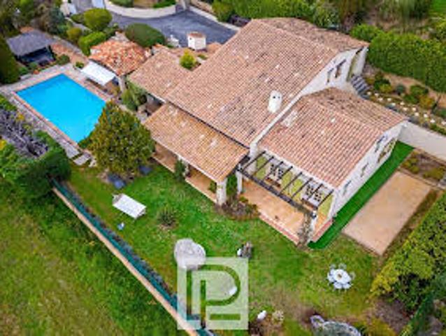 Maison avec Piscine et Jardin