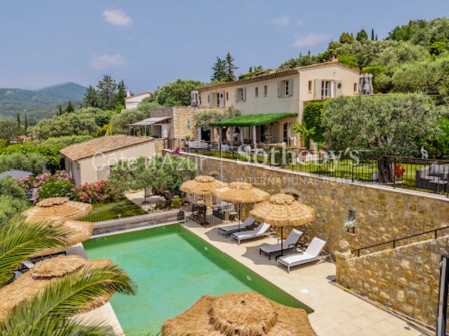 Maison avec piscine et jardin