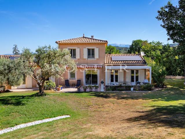 Maison avec piscine et jardin